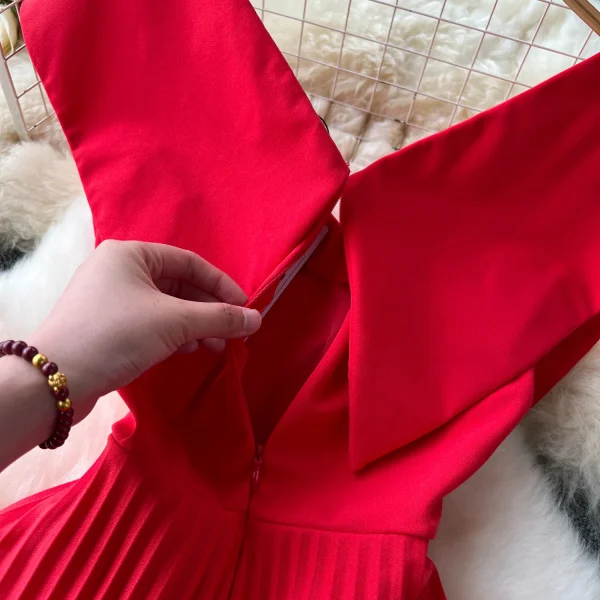 LE2624 Temperament Large Size Deep V-Neck Evening Dress Red Pleated Skirt Stitching Bridesmaid'S Wedding Dress Loose Maxidress - Image 6